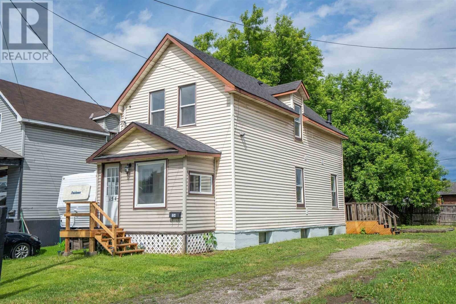 Property Photo:  154 Spadina Ave  ON P6C 5C7 