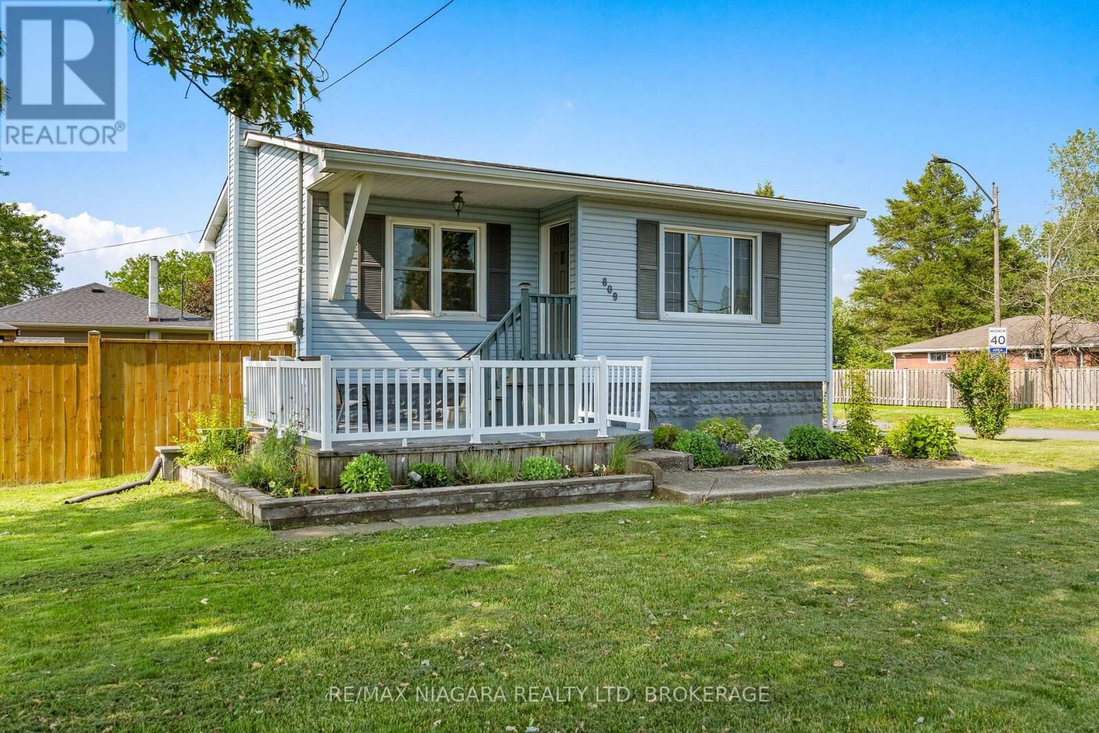 Property Photo:  809 Broadway Avenue  ON L3C 5M9 