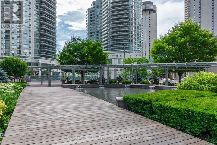 Property Photo:  18 Harbour Street 1204  ON M5J 2Z6 