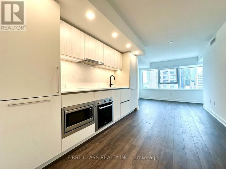 Property Photo: 609 Sherbourne Street 2103 ON M4X 0A4