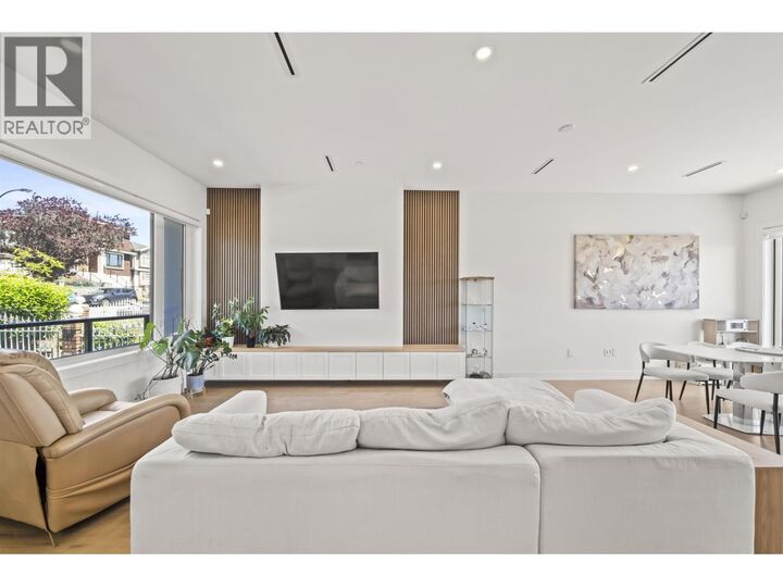 Property Photo: 742 East 58th Avenue BC V5X 1W3
