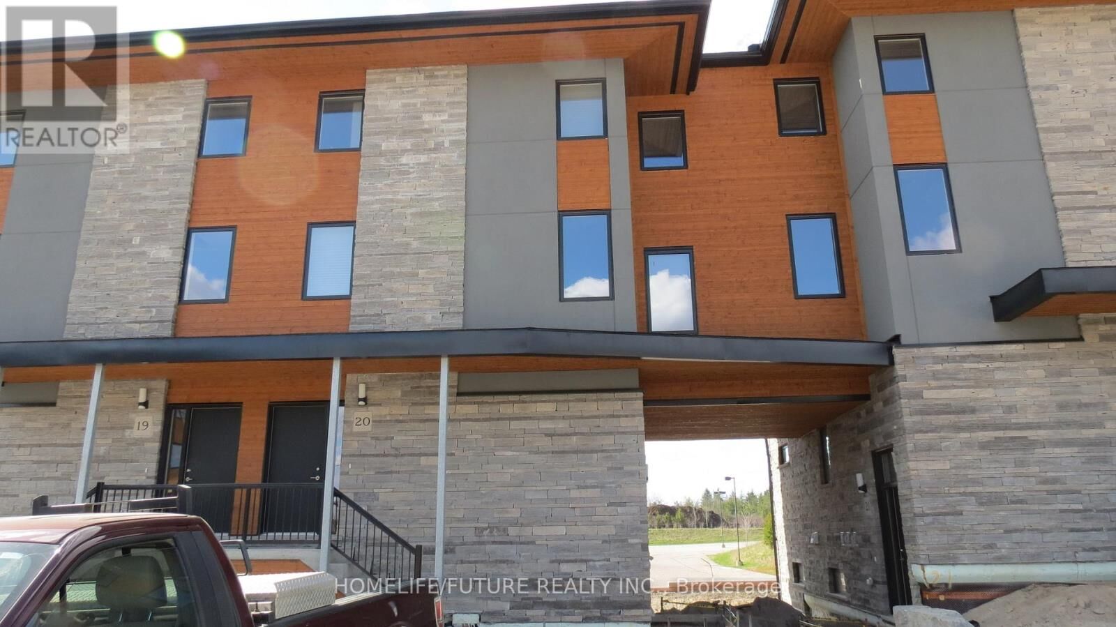 Property Photo: 32 Arkell Road 18 ON N1L 0L4