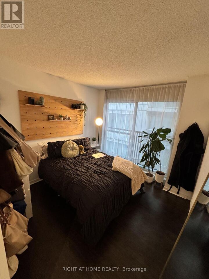 Property Photo:  75 Dalhousie Street 1013  ON M5B 2R2 