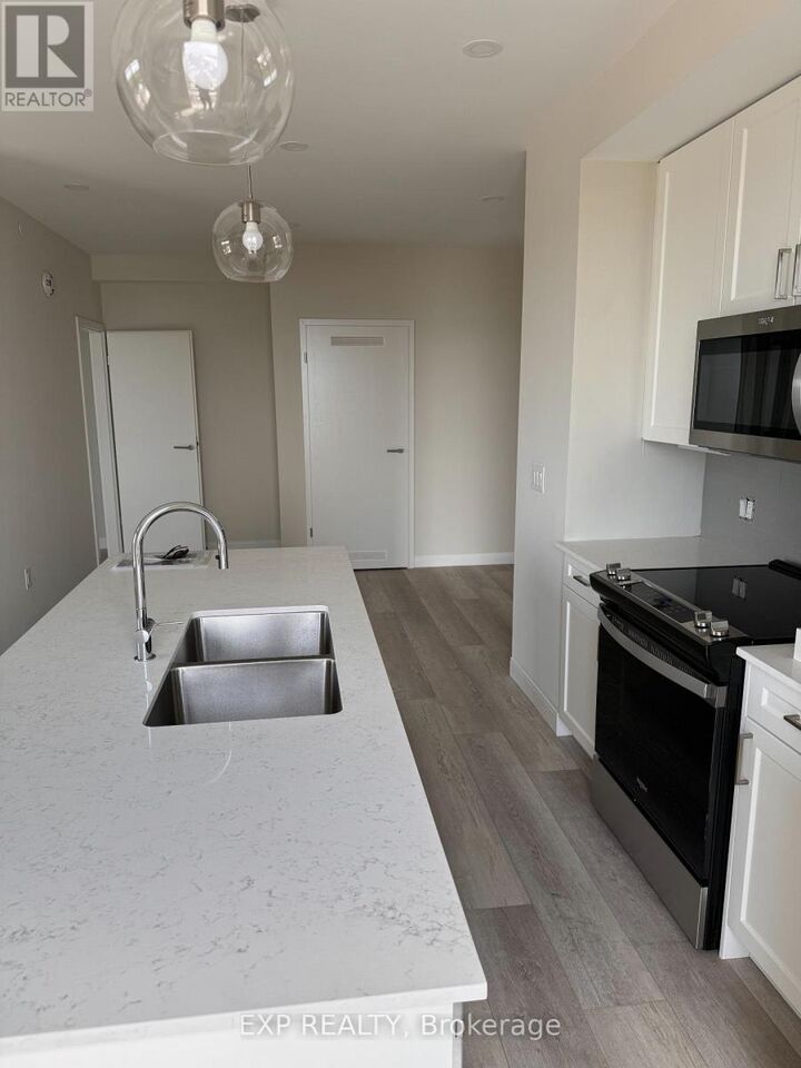 Property Photo: 118 West Street 801 ON L3K 4C9