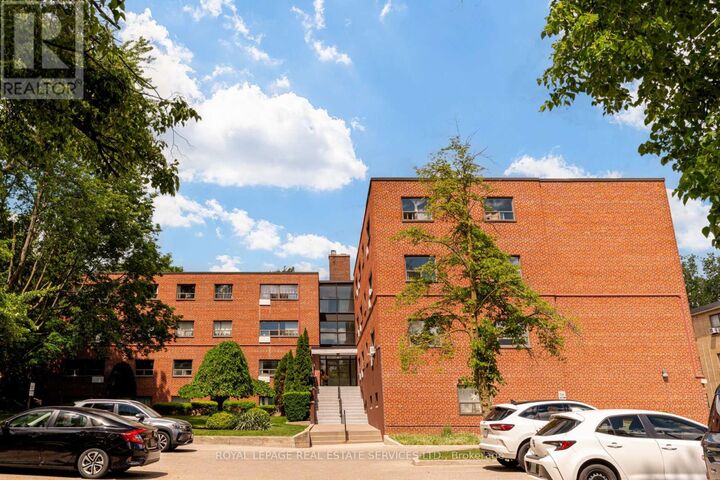 Property Photo: 101 Coe Hill Drive 105 ON M6S 3E3