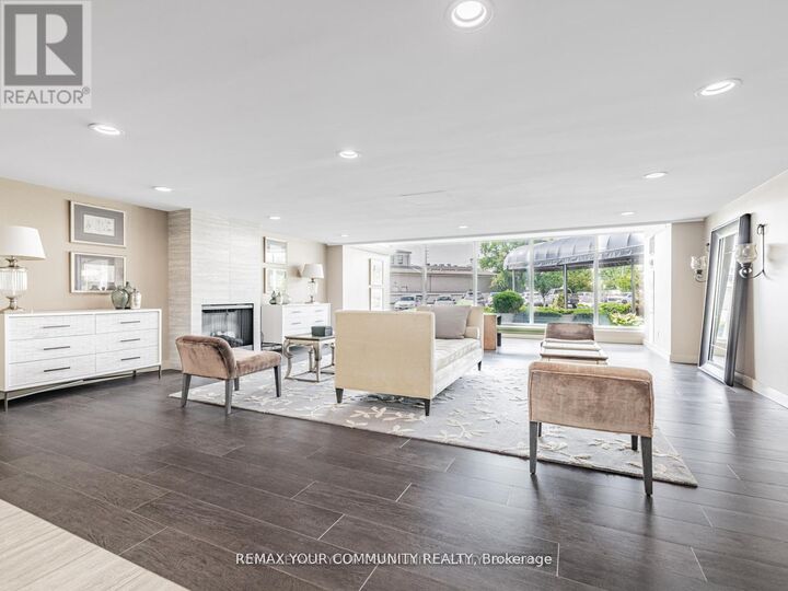 Property Photo: 7811 Yonge Street 508 ON L3T 4S3