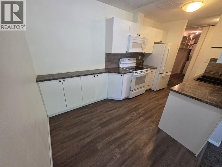 Property Photo: 2607 Pear Street 2203 BC V8G 4V5