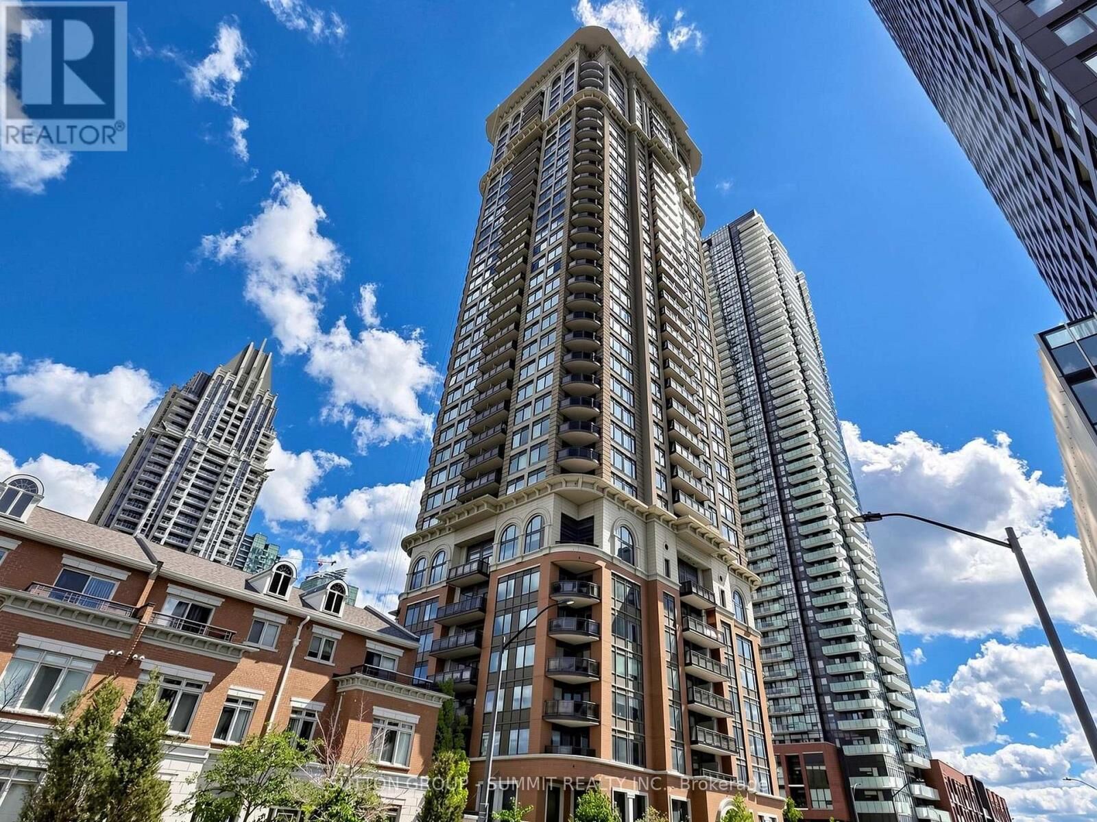 Property Photo: 385 Prince Of Wales Drive 2611 ON L5B 0C6
