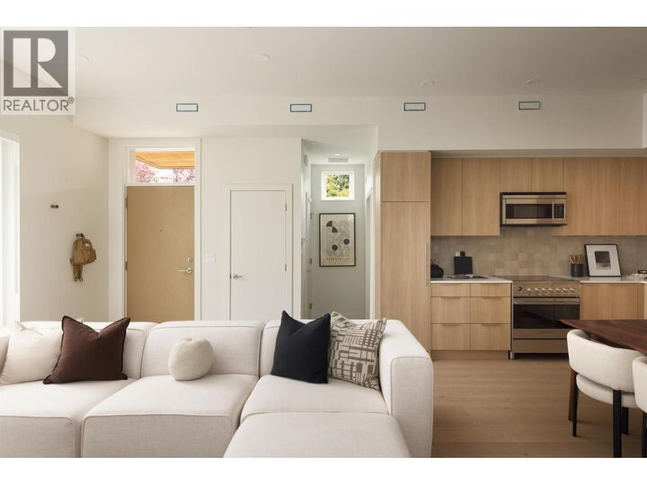 Property Photo:  593 East 49th Avenue  BC V5W 2H1 