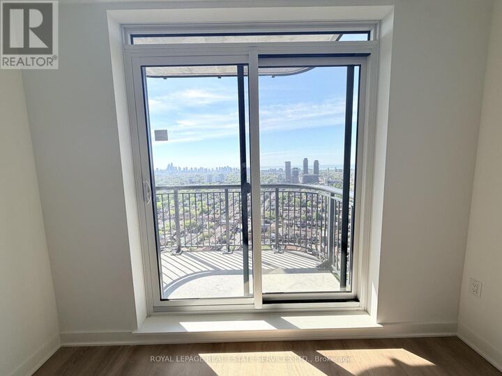 Property Photo:  1185 Dupont Street 2709  ON M6H 0G5 