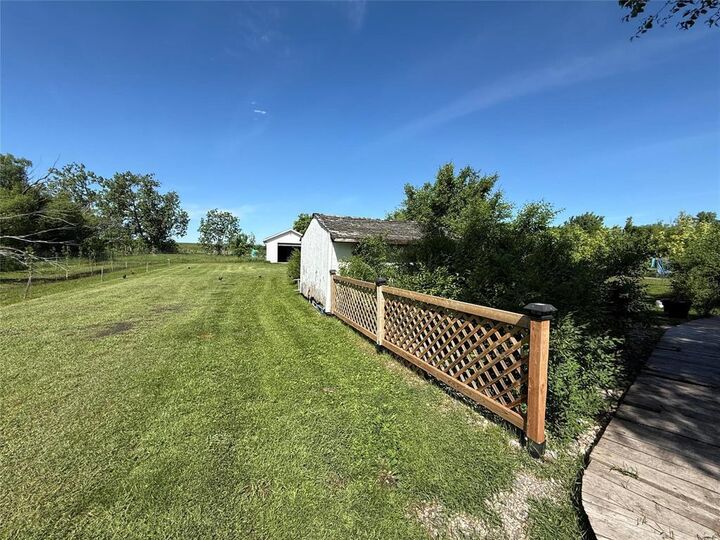 Property Photo: 59072 Pr 207 Rd 23E Highway MB R5T 0B2