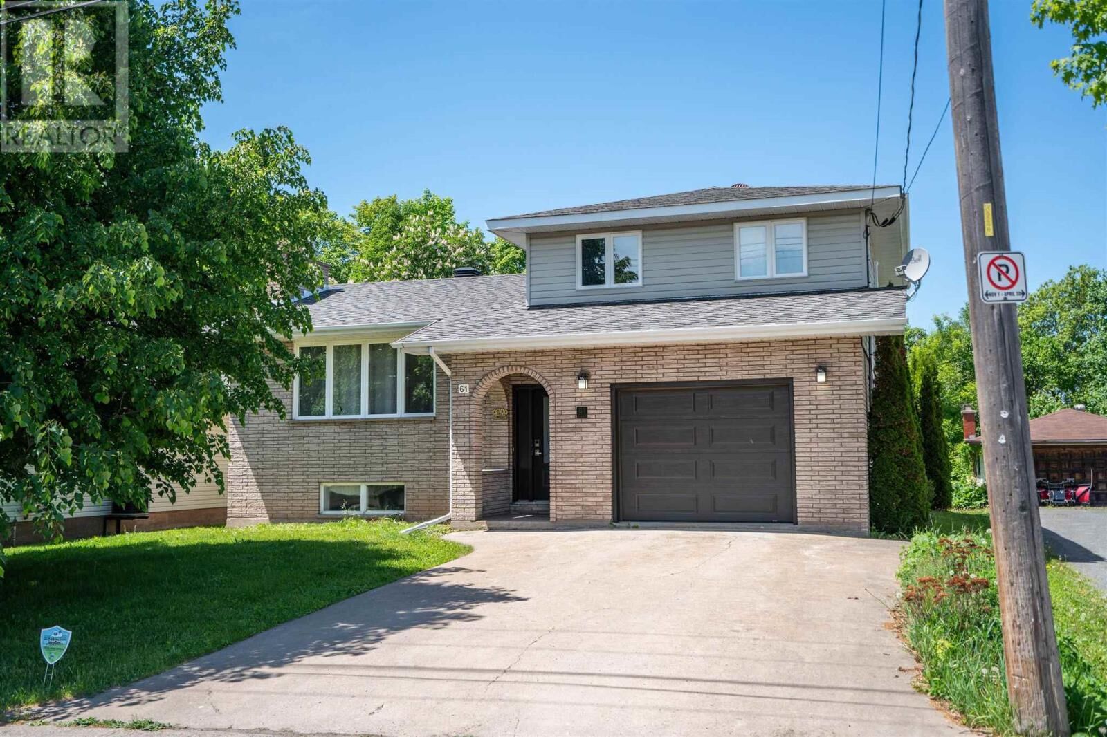 Property Photo: 61 Knox Ave ON P6B 3X8