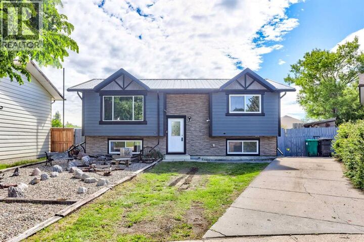Property Photo:  162 Pensacola Court West  AB T1K 4R6 