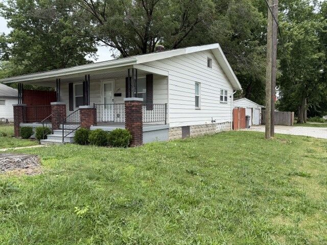 Property Photo: 1790 E Locust Street IL 62521