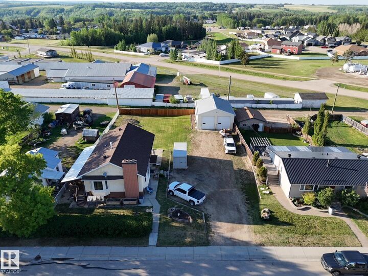 Property Photo: 4722 48 Avenue AB T0E 0T0