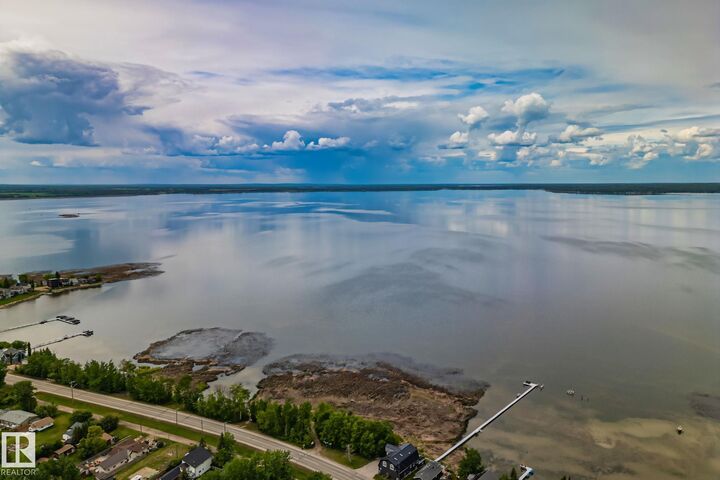 Property Photo: 5439 Sunset Drive AB T0E 0A0