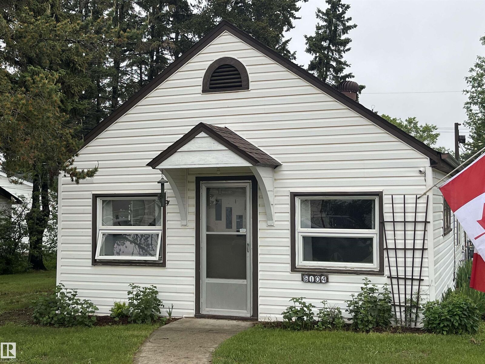 Property Photo:  5104 55 Avenue  AB T0B 4J0 