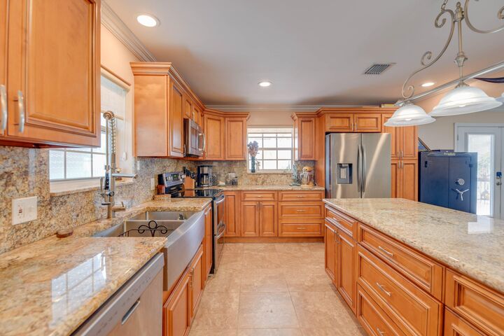 Property Photo: 706 E Caribbean Drive FL 33042
