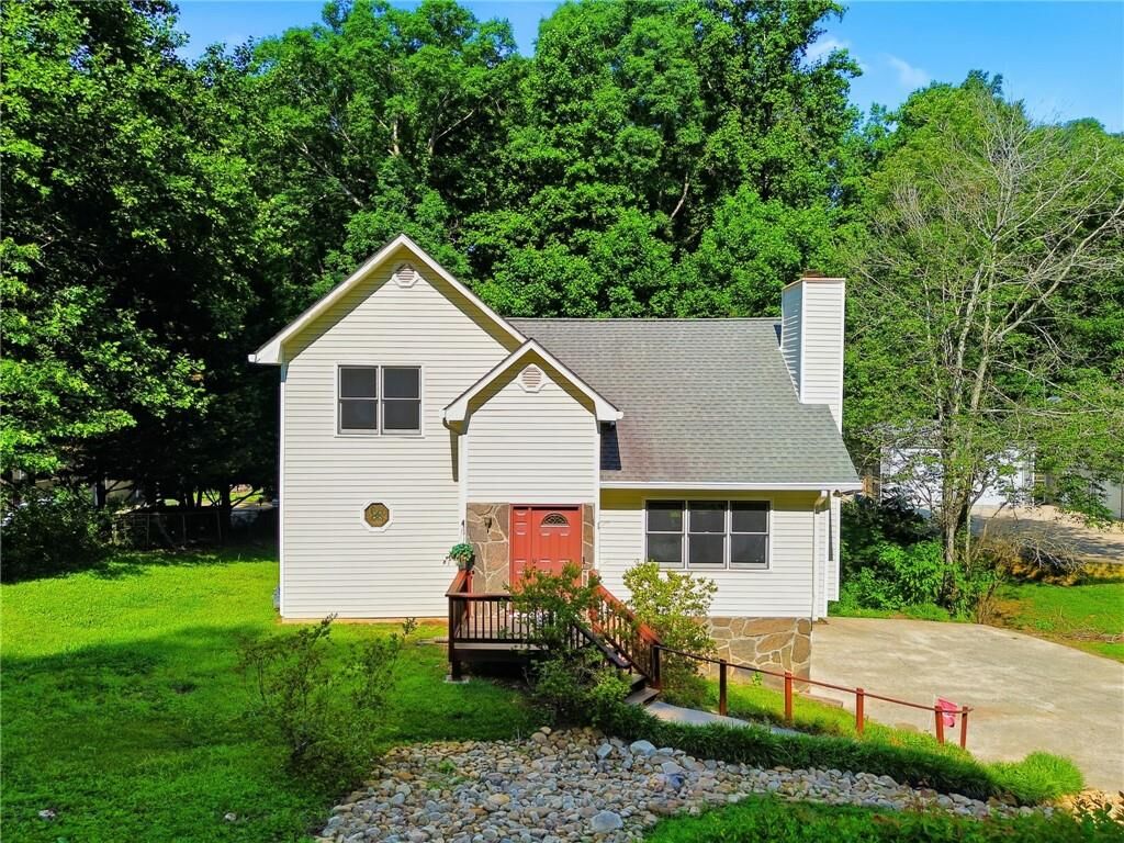 Property Photo: 190 Lori Lane GA 30114