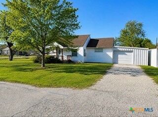 Property Photo: 402 Rowena TX 76570