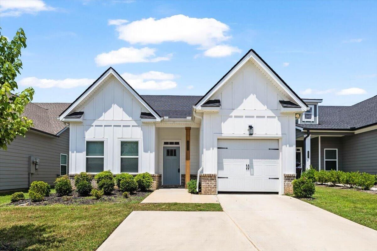 Property Photo: 2093 Firelight Way TN 37363
