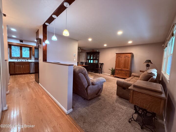 Property Photo:  615 Rymer Way  KY 40223 