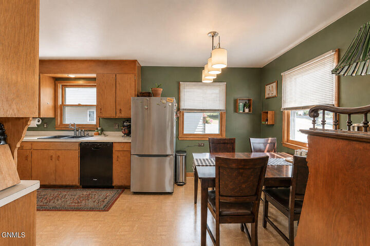 Property Photo:  2214 E Ave E  ND 58501 