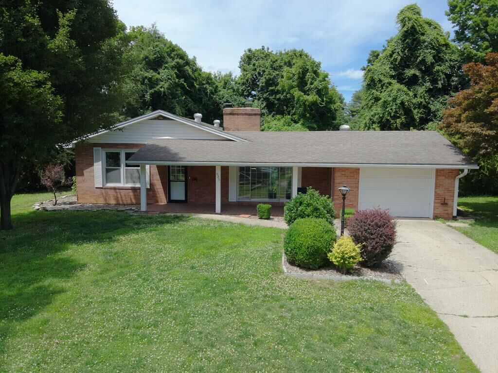 Property Photo:  635 Hillsdale Drive  OH 45694 