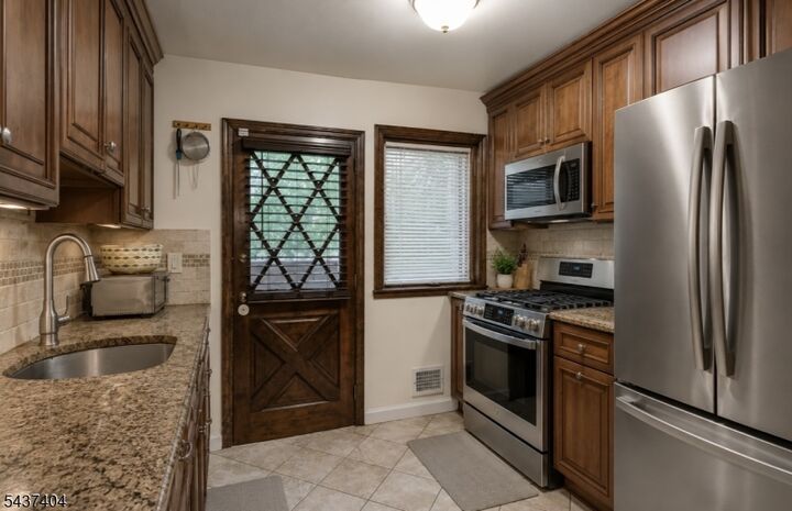 Property Photo:  16 Highview Dr  NJ 07424 