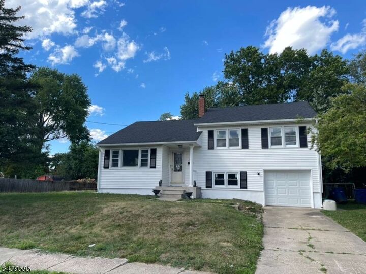 Property Photo:  4 Kelly Ct  NJ 08060 