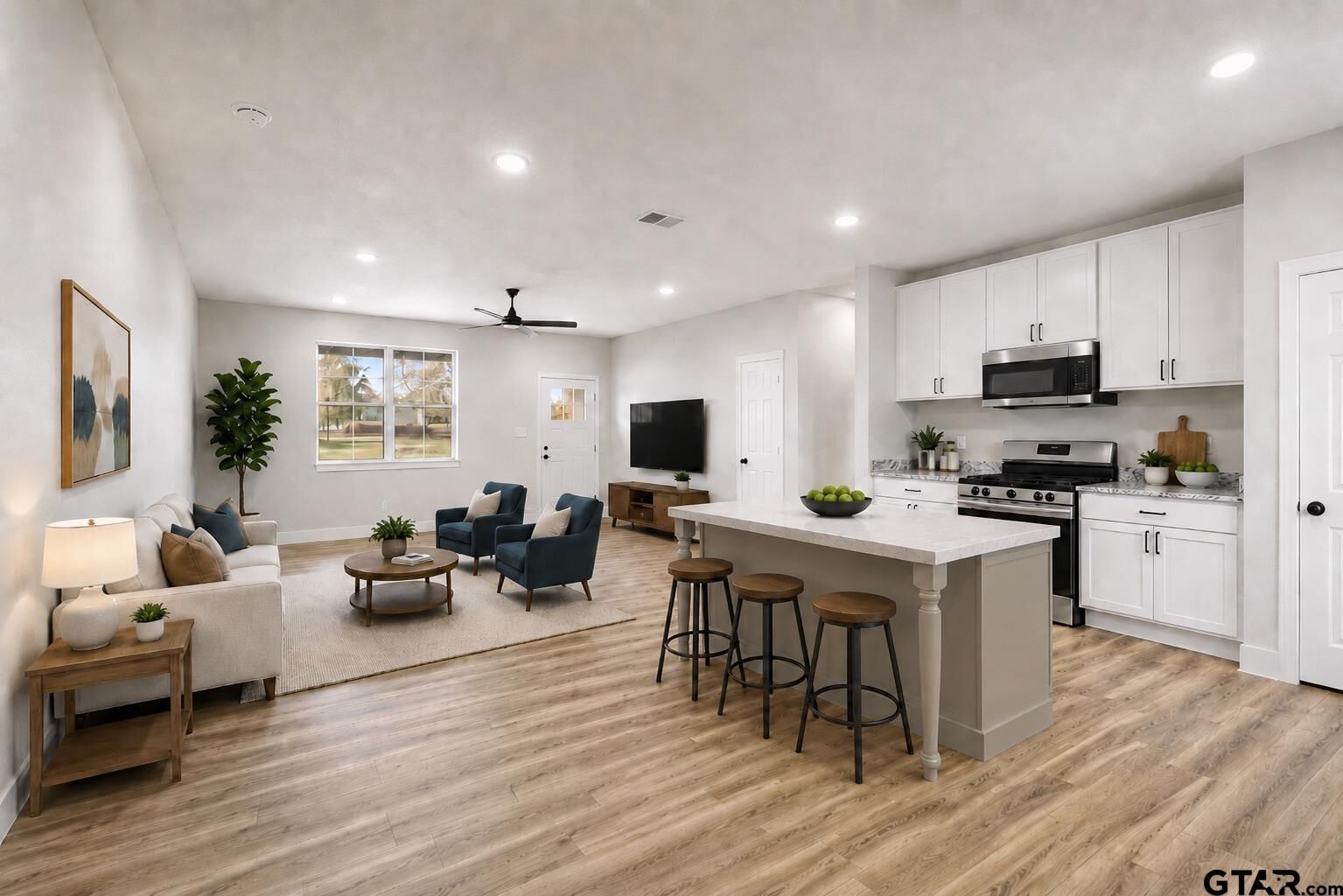 Property Photo: 400 Guadalupe St TX 75757