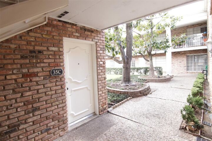 Property Photo:  2101 Fountain View Drive 35  TX 77057 