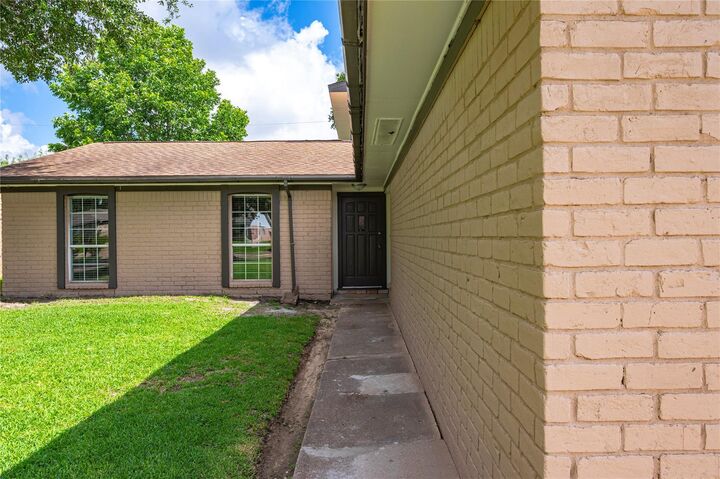 Property Photo:  2402 21st Avenue N  TX 77590 