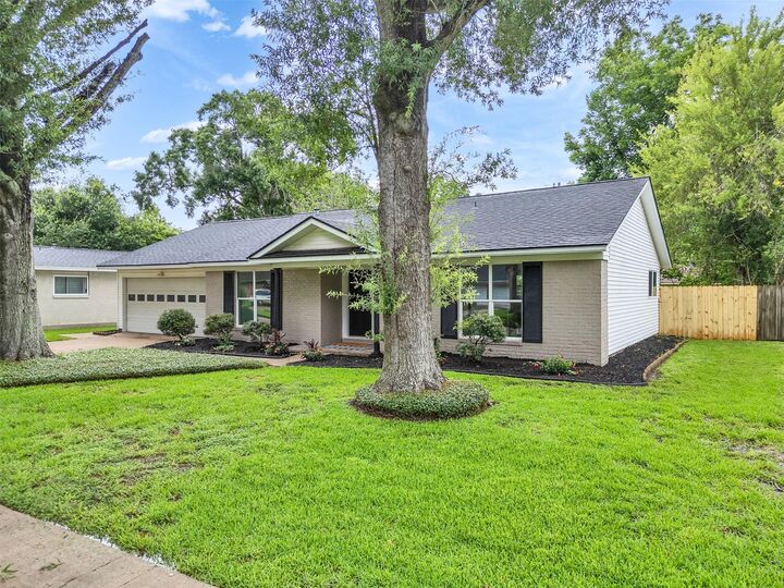 Property Photo:  10315 Winding Trail Road  TX 77571 