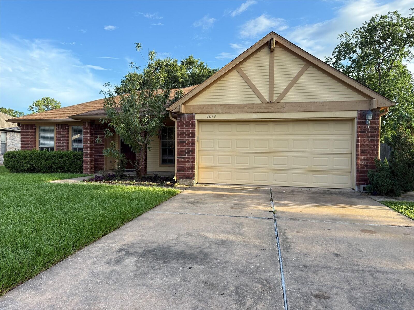 Property Photo: 9019 Autumnsong Drive TX 77064