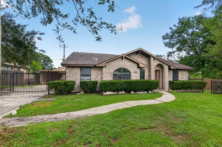 Property Photo:  12839 Eastbrook Drive  TX 77013 