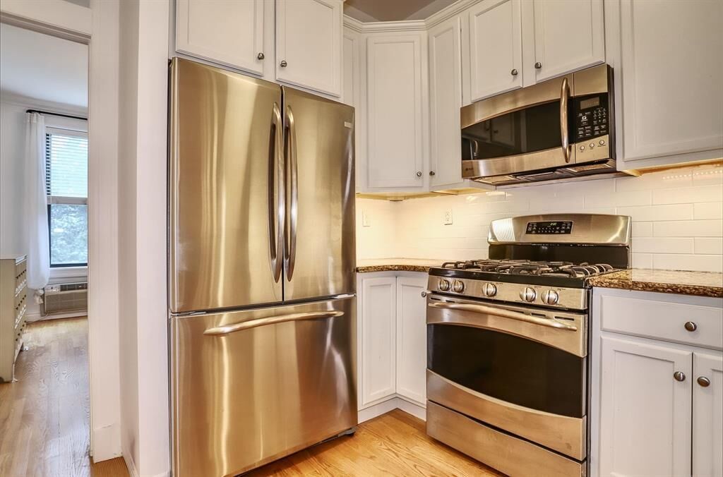 Property Photo:  1122 Hudson St 2B  NJ 07030 