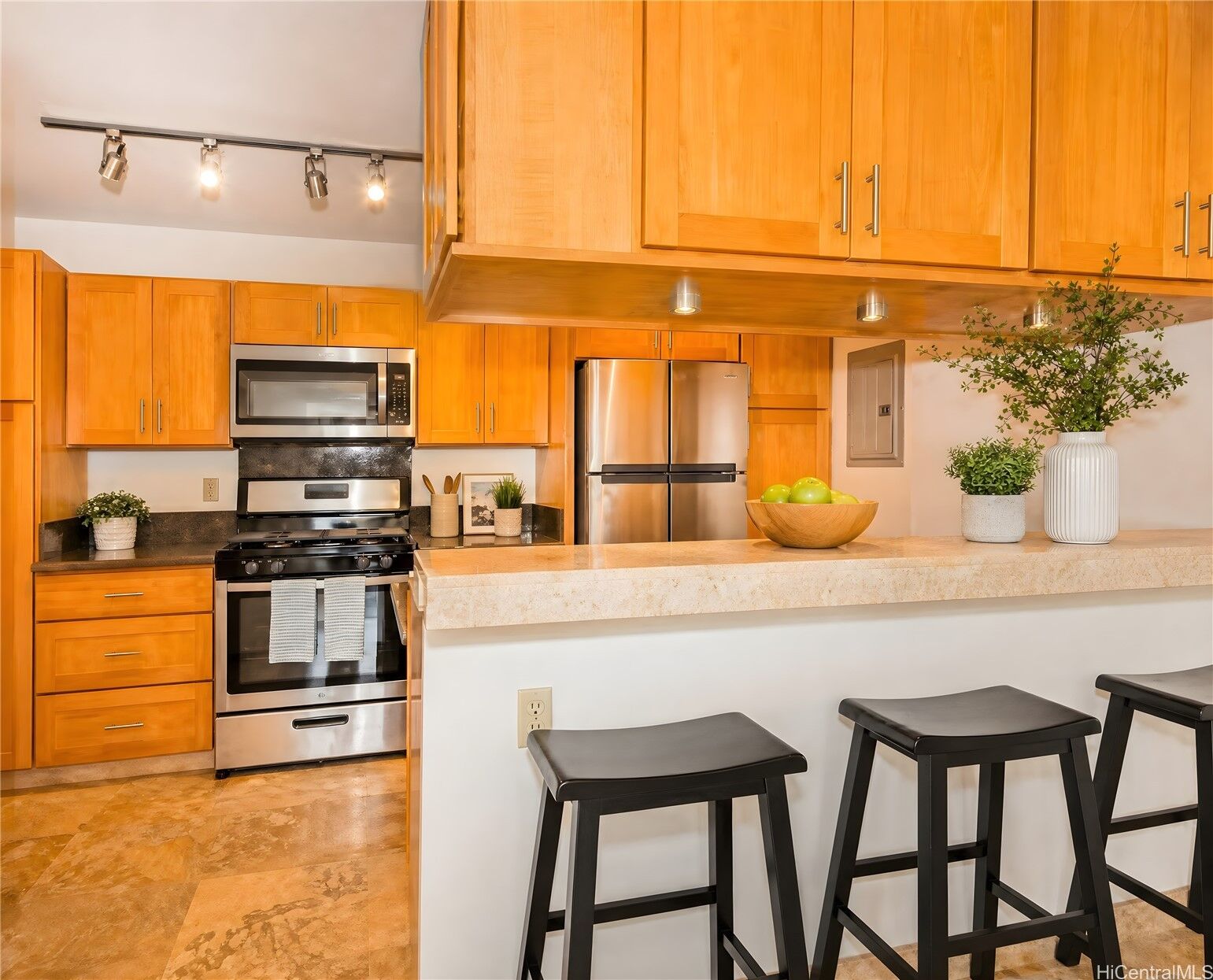 Property Photo:  91-1135 Puamaeole Street 20D  HI 96706 