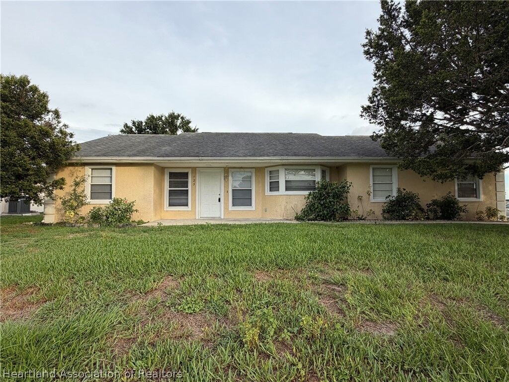 Property Photo:  123 Friendly Circle  FL 33876 