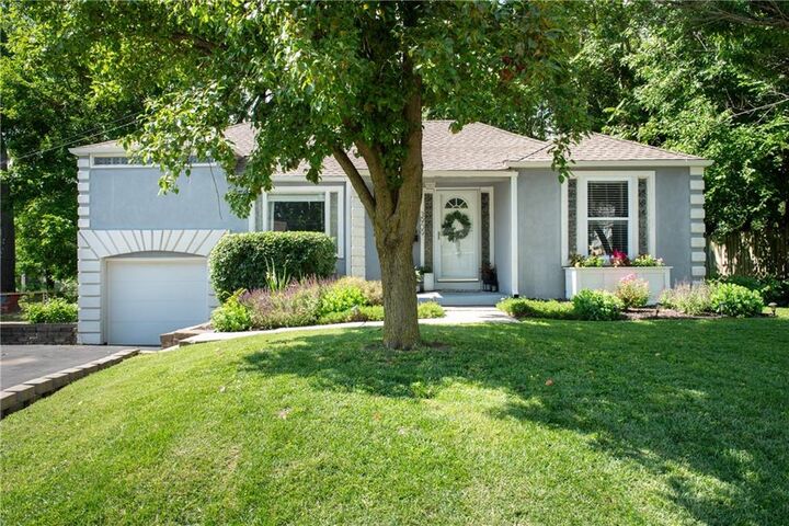 Property Photo:  3909 W 47th Street  KS 66205 