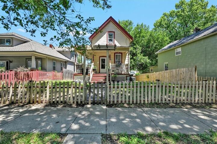 Property Photo:  718 N Broadway Street  KS 66048 