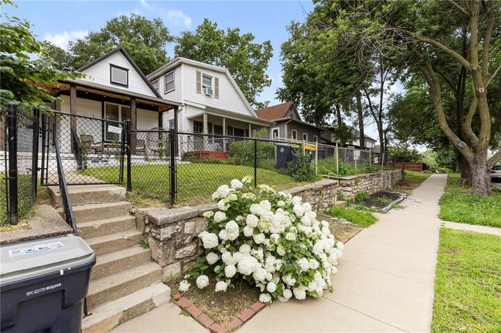 Property Photo: 2636 Madison Avenue MO 64108