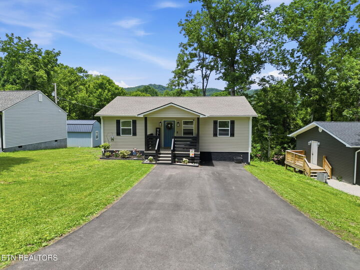 Property Photo:  412 W Hemlock St  TN 37766 