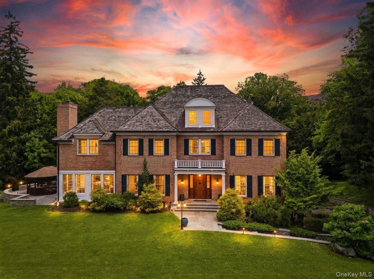Property Photo:  2 Heathcote Drive  NY 10549 
