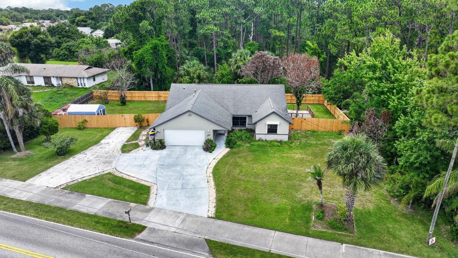 Property Photo: 191 Roberts Road FL 32141