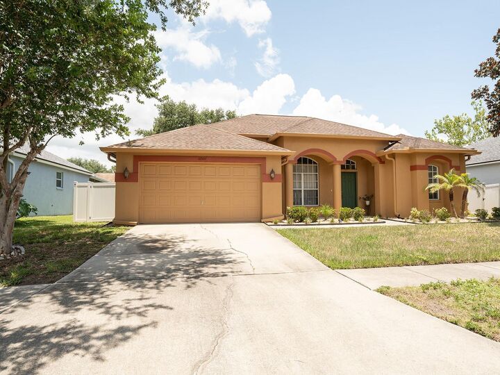 Property Photo: 10501 Ashley Oaks Drive FL 33578