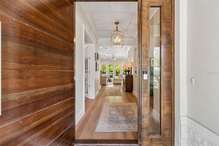 Property Photo:  4601 S Esperanza Avenue  FL 33611 