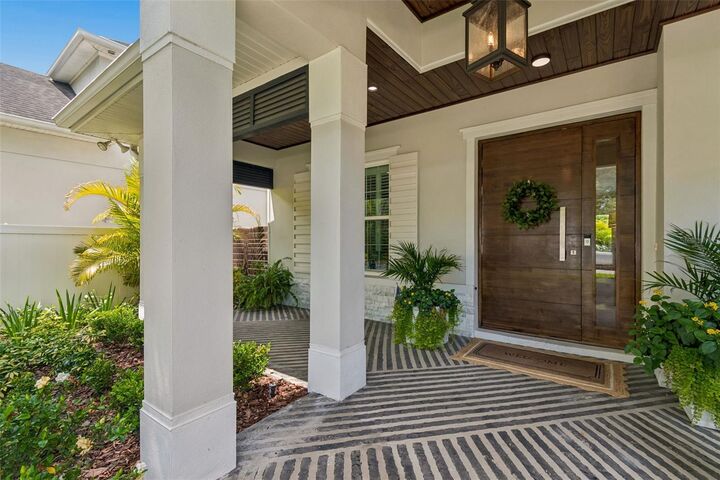 Property Photo:  4601 S Esperanza Avenue  FL 33611 