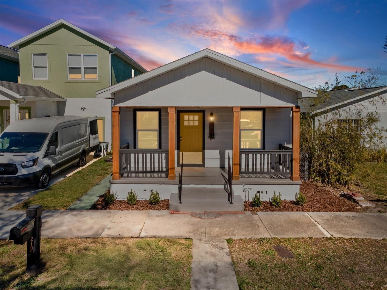 Property Photo: 2107 W Cherry Street FL 33607