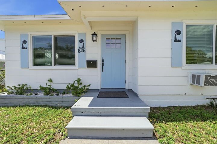 Property Photo: 646 38th Avenue N FL 33704